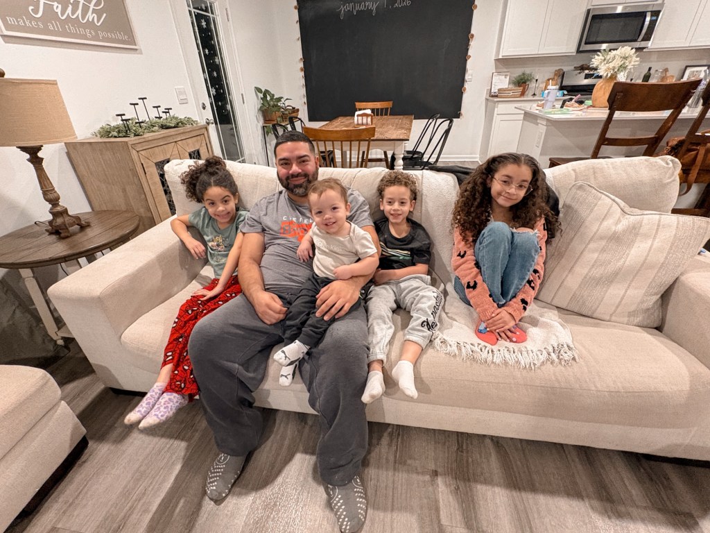 Loving Like Christ in Your Home + Scripture and Journal&nbsp;Prompts